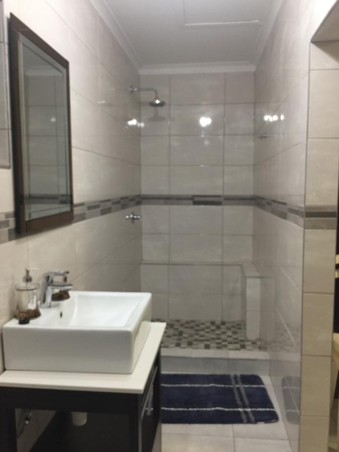 Coco Palm Bed&Breakfast Windhoek Bagian luar foto