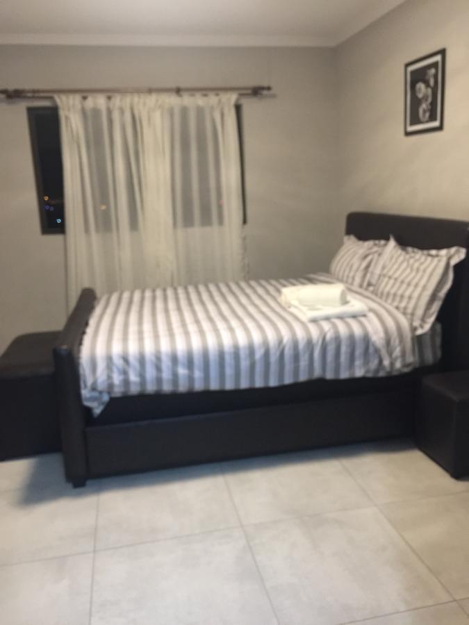 Coco Palm Bed&Breakfast Windhoek Bagian luar foto