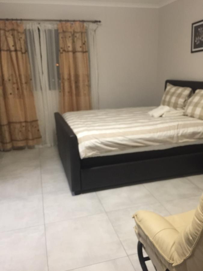 Coco Palm Bed&Breakfast Windhoek Bagian luar foto
