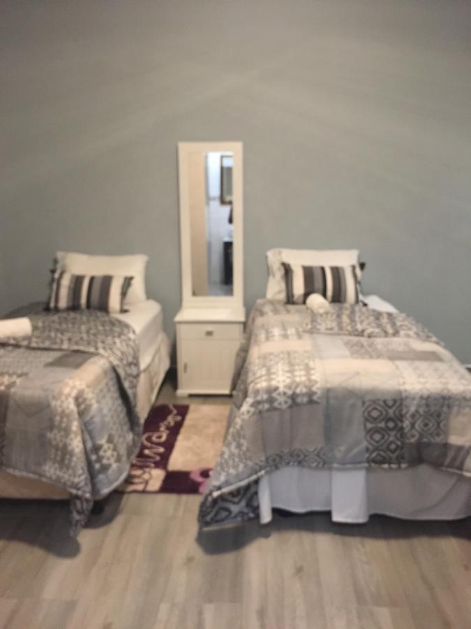 Coco Palm Bed&Breakfast Windhoek Bagian luar foto