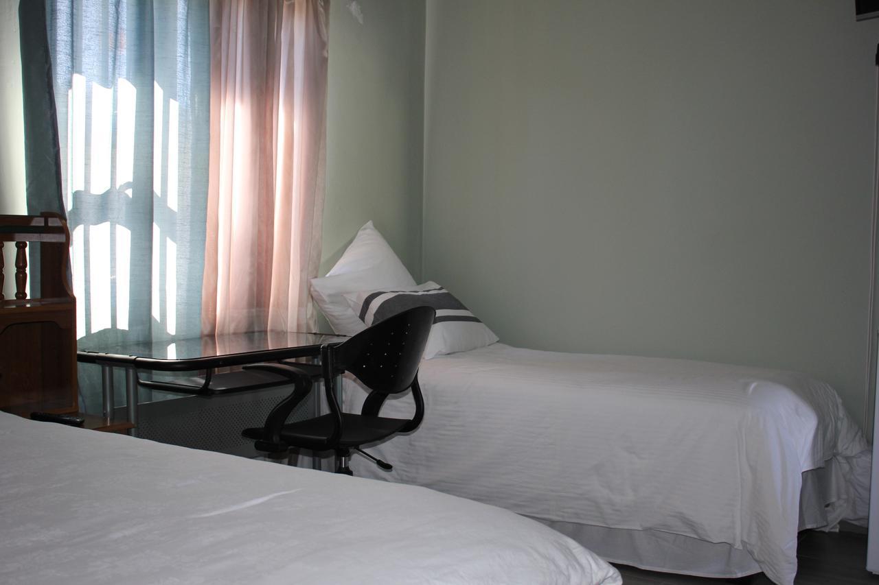 Coco Palm Bed&Breakfast Windhoek Bagian luar foto