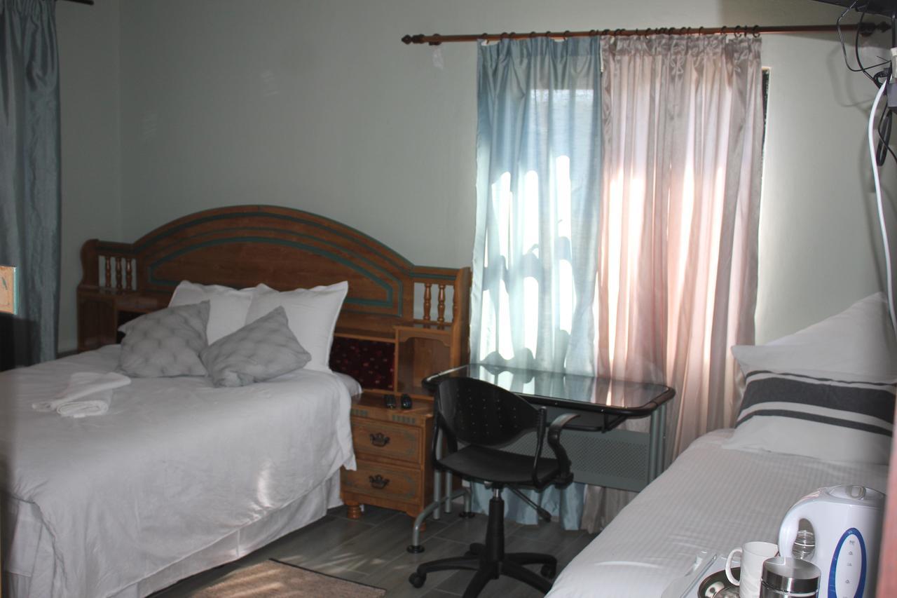 Coco Palm Bed&Breakfast Windhoek Bagian luar foto
