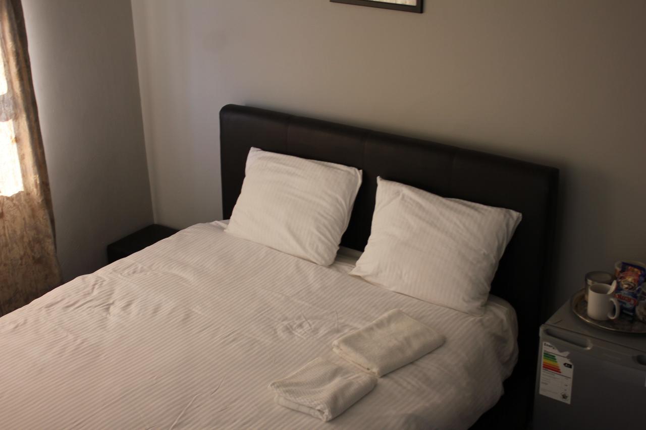Coco Palm Bed&Breakfast Windhoek Bagian luar foto