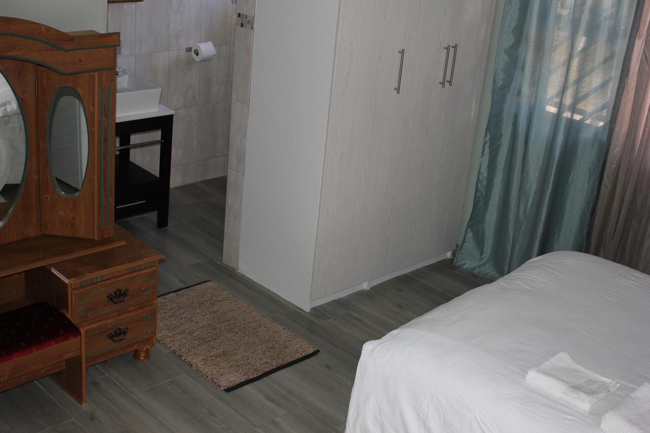 Coco Palm Bed&Breakfast Windhoek Bagian luar foto